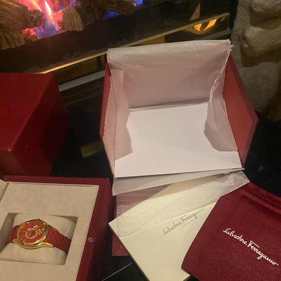 Authentic Salvatore Ferragamo watch main image 6